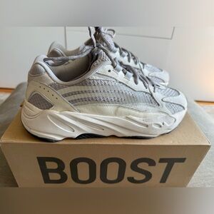 Yeezy Boost 700 V2 Static Gray and White Sneakers Men’s Size 8.5